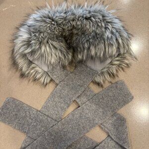 Gray Faux Fur Scarf – Winter Chic